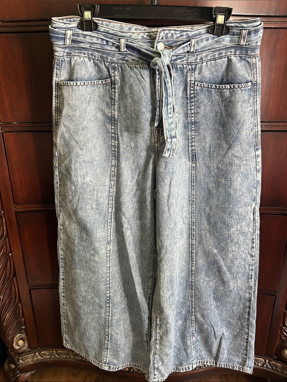 Light Wash Blue women ‘s Denim Jeans with Tie Waist